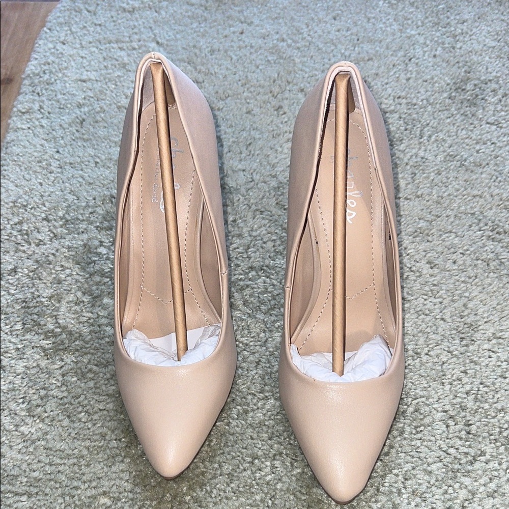 Women’s size 5.5 medium nude color dress heels Charles by Charles David Brand
